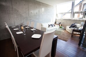 Apartment, 3 Bedrooms | In-room dining - Full Circle (Kutchan)