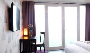 Minibar, in-room safe, desk, free WiFi - The Hill Station Boutique Hotel (Sa Pa)