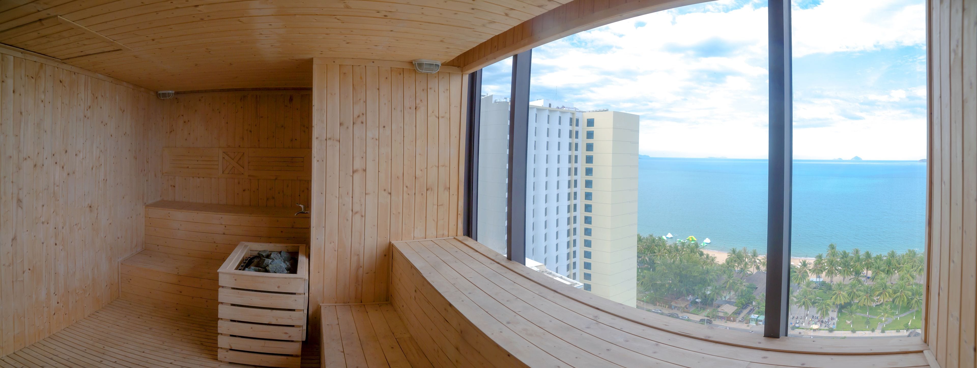 couples treatment room(s), sauna, hot tub, steam room, body treatments