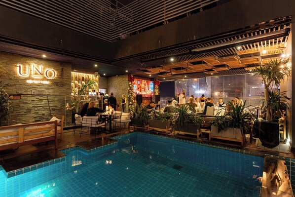 Poolside bar
