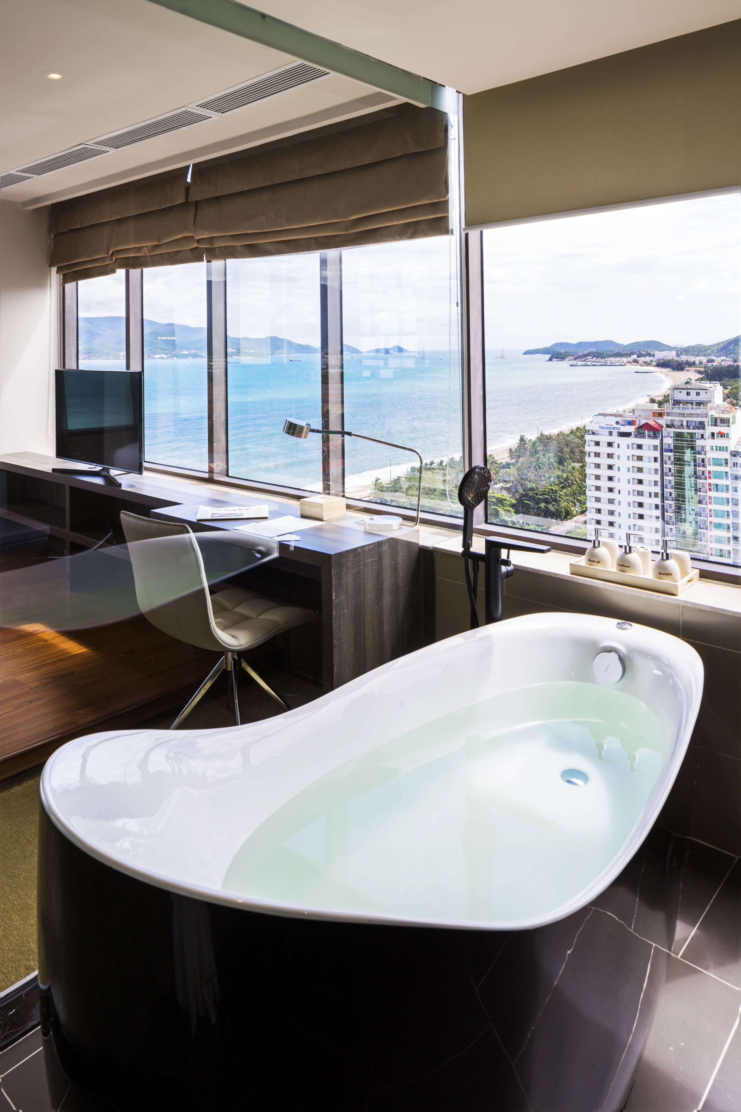 1 bedroom, premium bedding, minibar, in-room safe