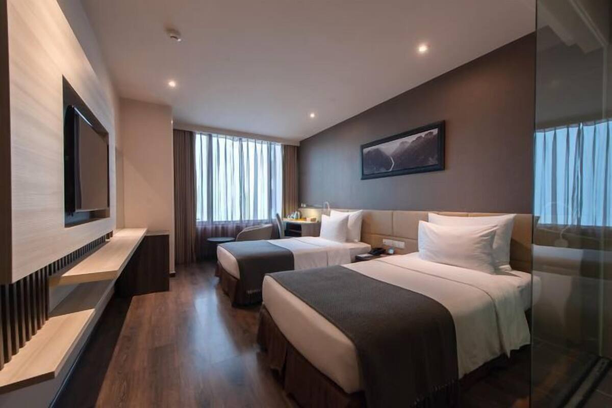 Ropa de cama de alta calidad, minibar, caja fuerte y escritorio