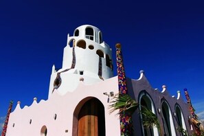 Vista frontal de la propiedad