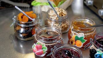 Daily buffet breakfast (CHF 18 per person)