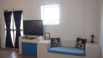 Comfort Quadruple Room, Courtyard View | Desk, free WiFi, bed sheets