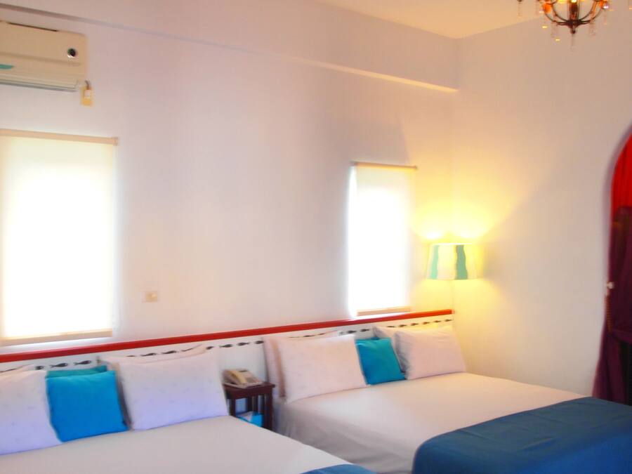 Family Quadruple Room, 1 Bedroom | Desk, free WiFi, bed sheets