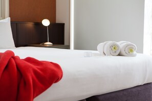 Townhome | 4 bedrooms, in-room safe, desk, iron/ironing board - Yutaka Townhouse (Kutchan)