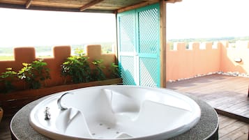 Luxury Double Room, Balcony | Indoor spa tub