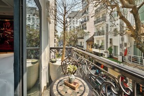 Street view - Peridot Gallery Classic Hotel (Hanoi)