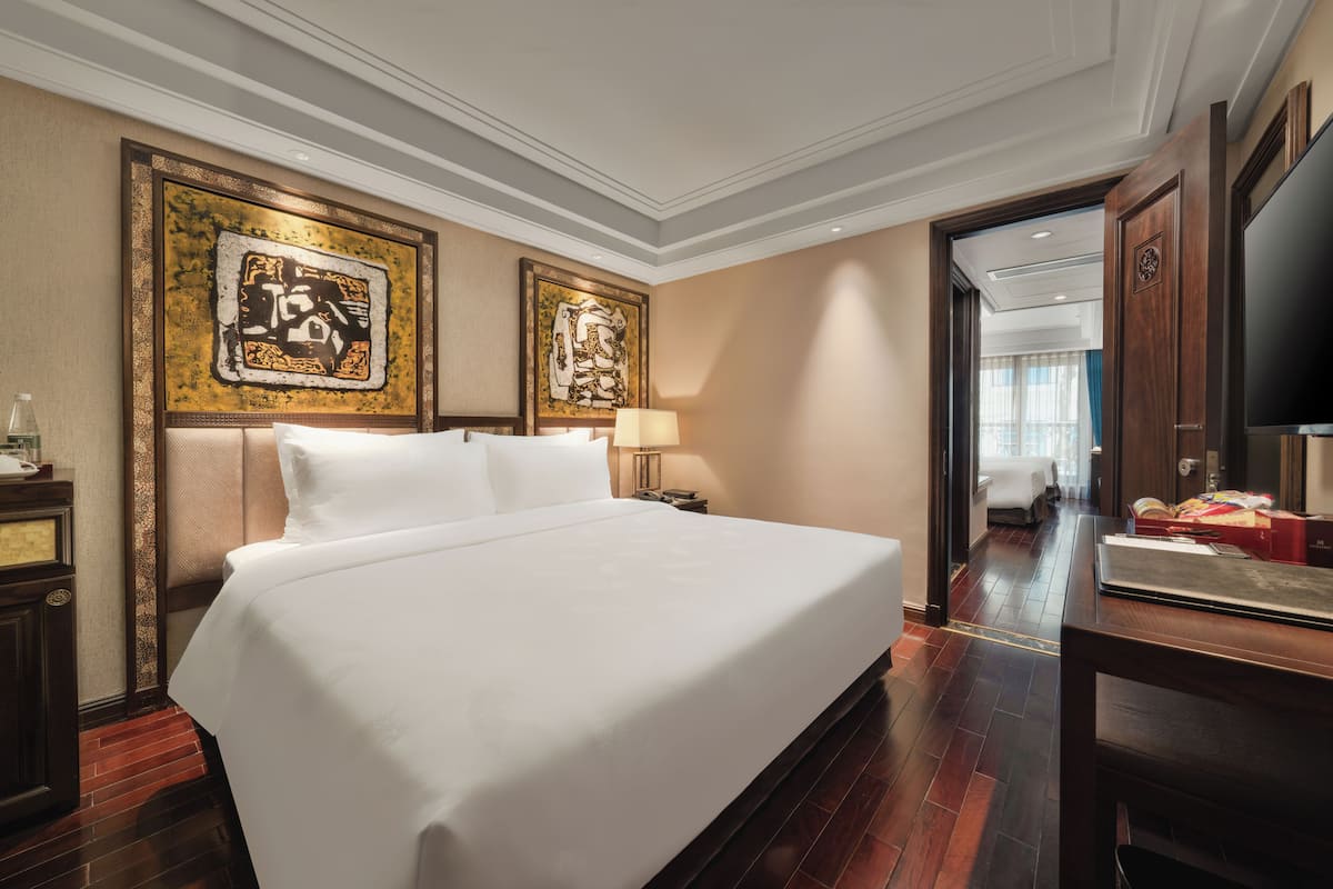 Family connecting room | 1 bedroom, premium bedding, Tempur-Pedic beds, minibar