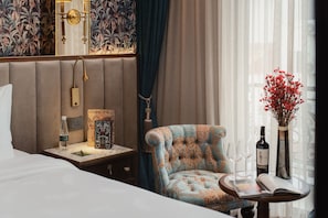 Grand Suite with Hot Tub | Premium bedding, Tempur-Pedic beds, minibar, in-room safe -  Peridot Gallery Classic Hotel (Hanoi)