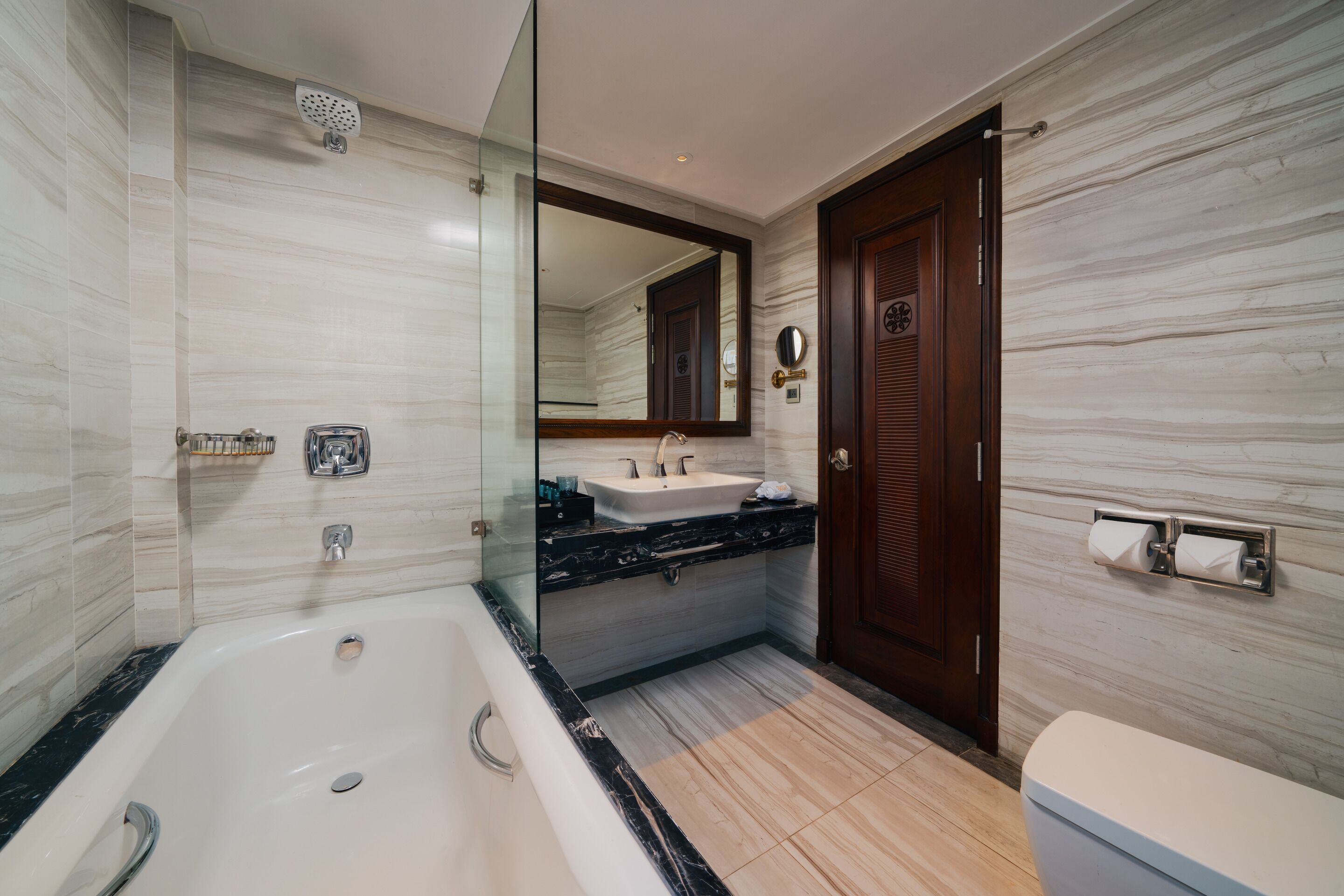 junior suite | bathroom | separate bathtub and shower, deep-soaking bathtub, free toiletries