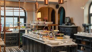 Colazione a buffet inclusa, servita tutte le mattine