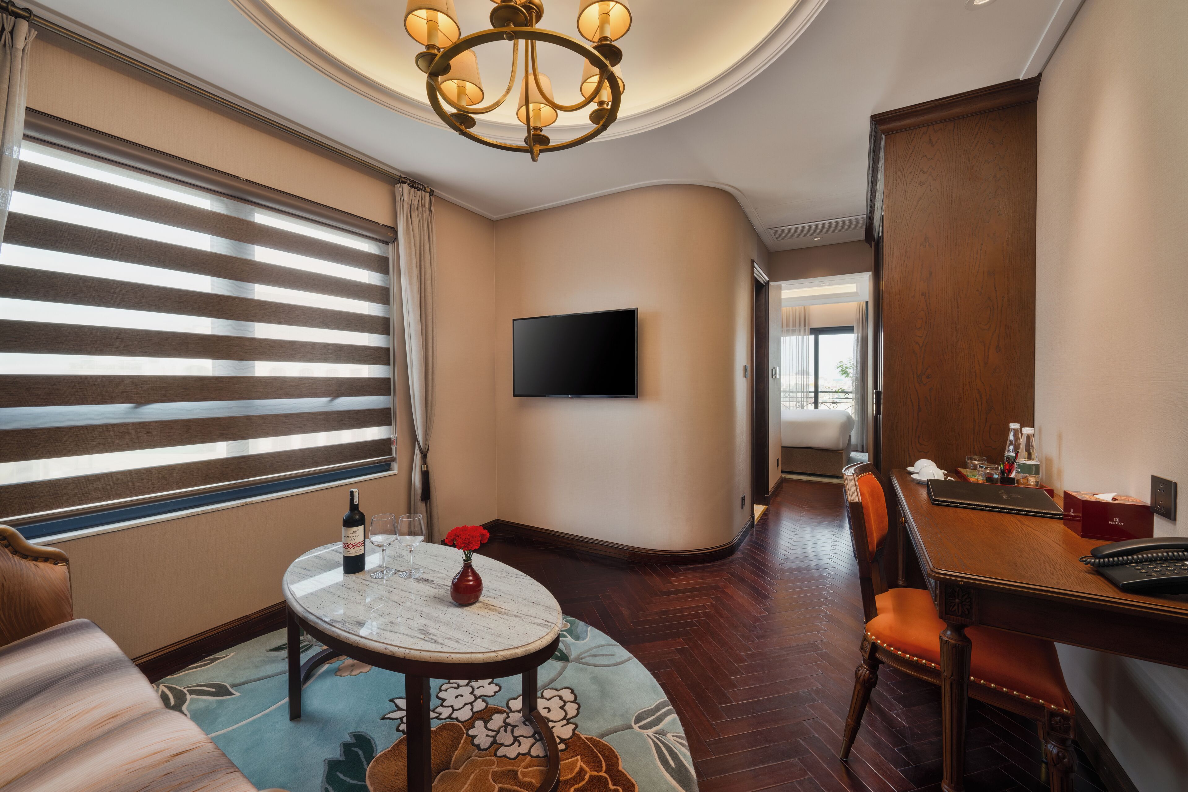 luxury suite | living area | flat-screen tv
