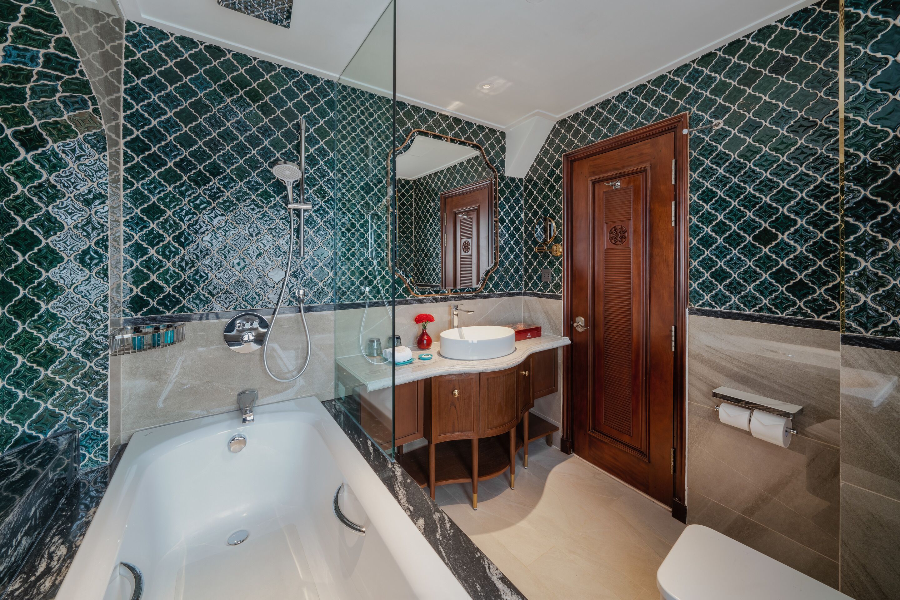 junior suite | 1 bedroom, premium bedding, tempur-pedic beds, minibar