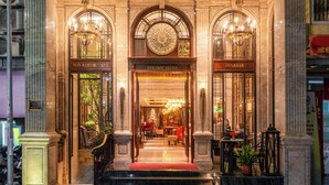 The entrance of the Periot Gallery Classic hotel with a grand facade, a red carpet, and a staircase leading to the entrance. -  Peridot Gallery Classic Hotel (Hanoi)