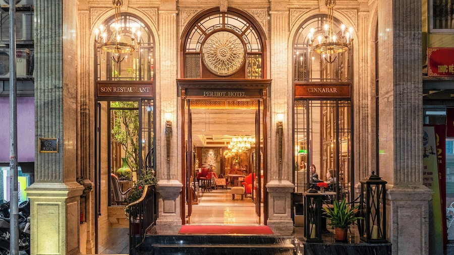 Peridot Gallery Classic Hotel