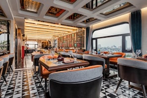 Breakfast, lunch, dinner served; Vietnamese cuisine - Peridot Gallery Classic Hotel (Hanoi)