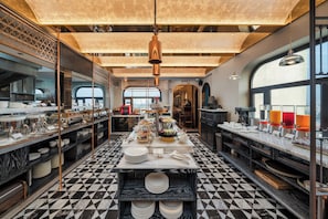 Breakfast, lunch and dinner served -  Peridot Gallery Classic Hotel (Hanoi)