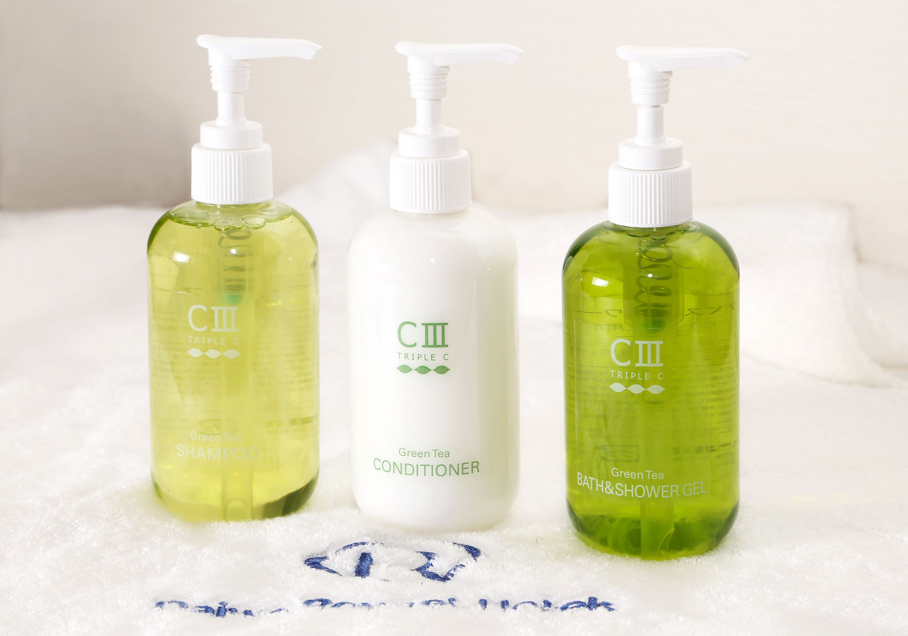 combined shower/bathtub, deep-soaking bathtub, rainfall showerhead