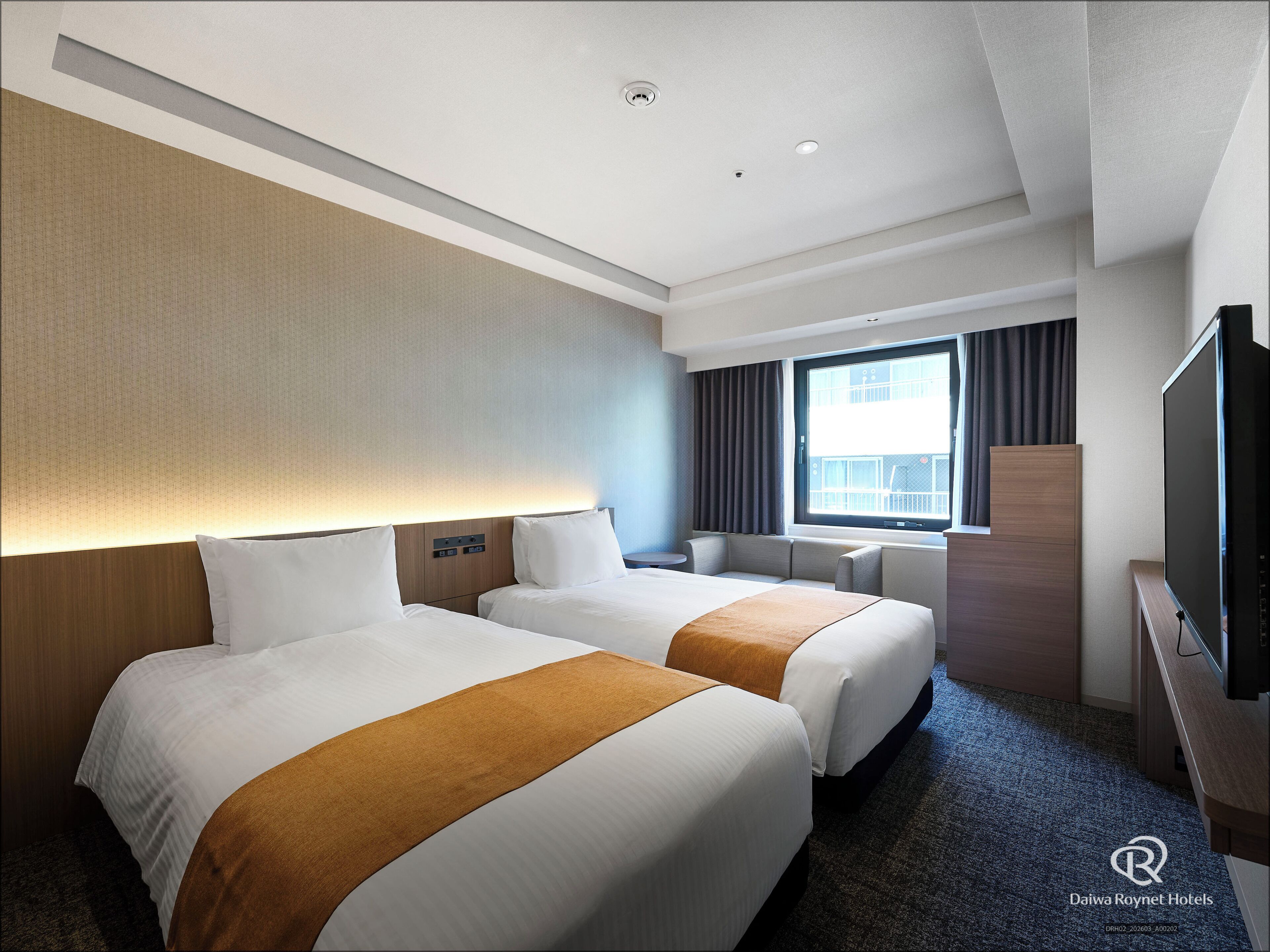 Premium bedding, down comforters, in-room safe, blackout drapes