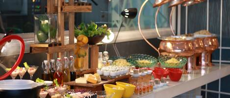 Petit déjeuner buffet servi tous les jours en supplément