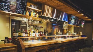 Bar (on property) - Ark Hostel & Cafe Dining (Osaka)