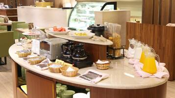 Daily full breakfast (TWD 380 per person)