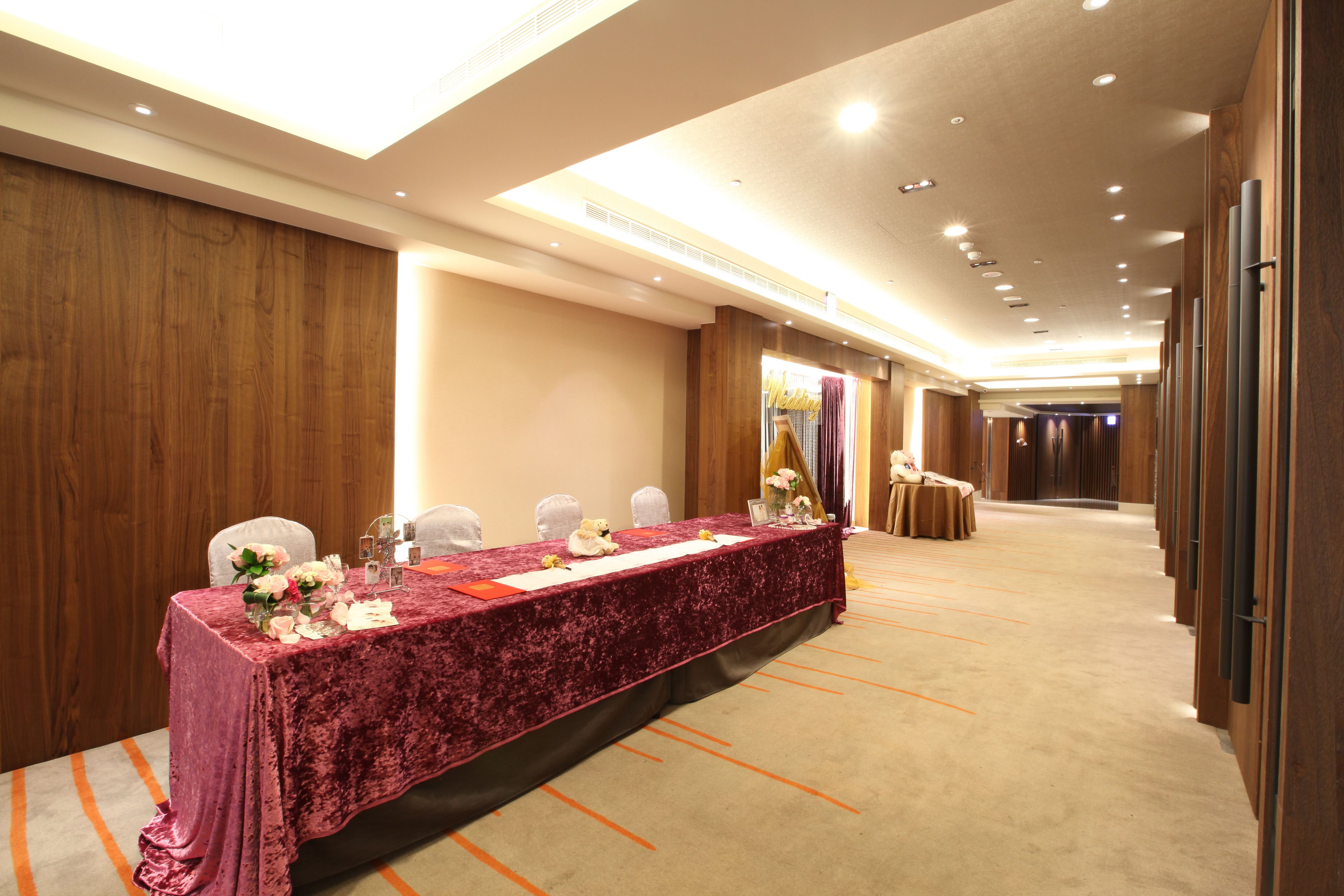 breakfast, lunch and dinner served