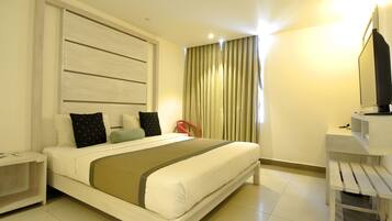In-room safe, desk, soundproofing, free WiFi