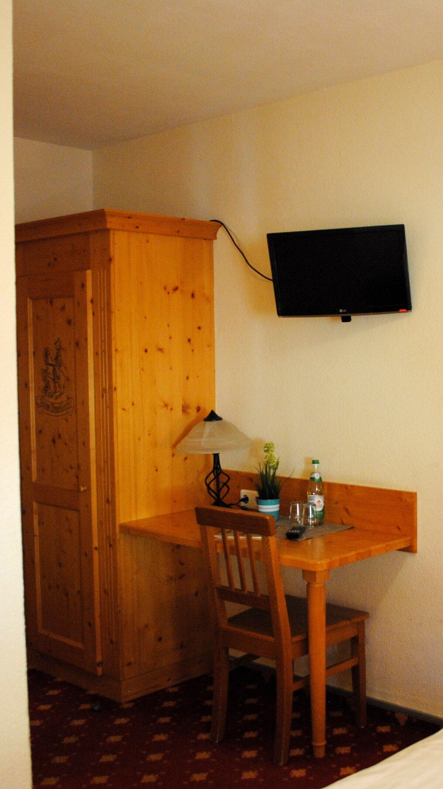 standard double room, 1 double bed | living area | flat-screen tv