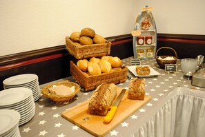 Daily buffet breakfast for a fee