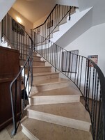 Corrimãos nas escadas