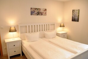 Chambre Double Confort, 1 grand lit | 1 chambre, bureau, lits bébé (en supplément), Wi-Fi gratuit
