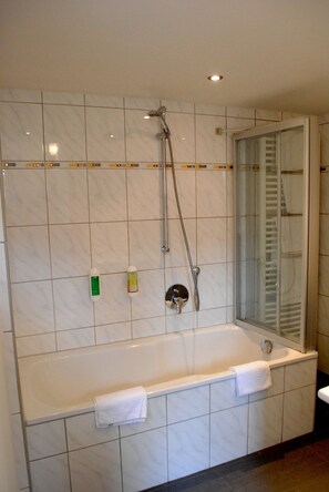 Standard Suite, 2 Bedrooms | Bathroom