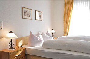 1 bedroom, desk, cots/infant beds, free WiFi - Hotel Zum Breiterle (Rothenburg ob der Tauber)