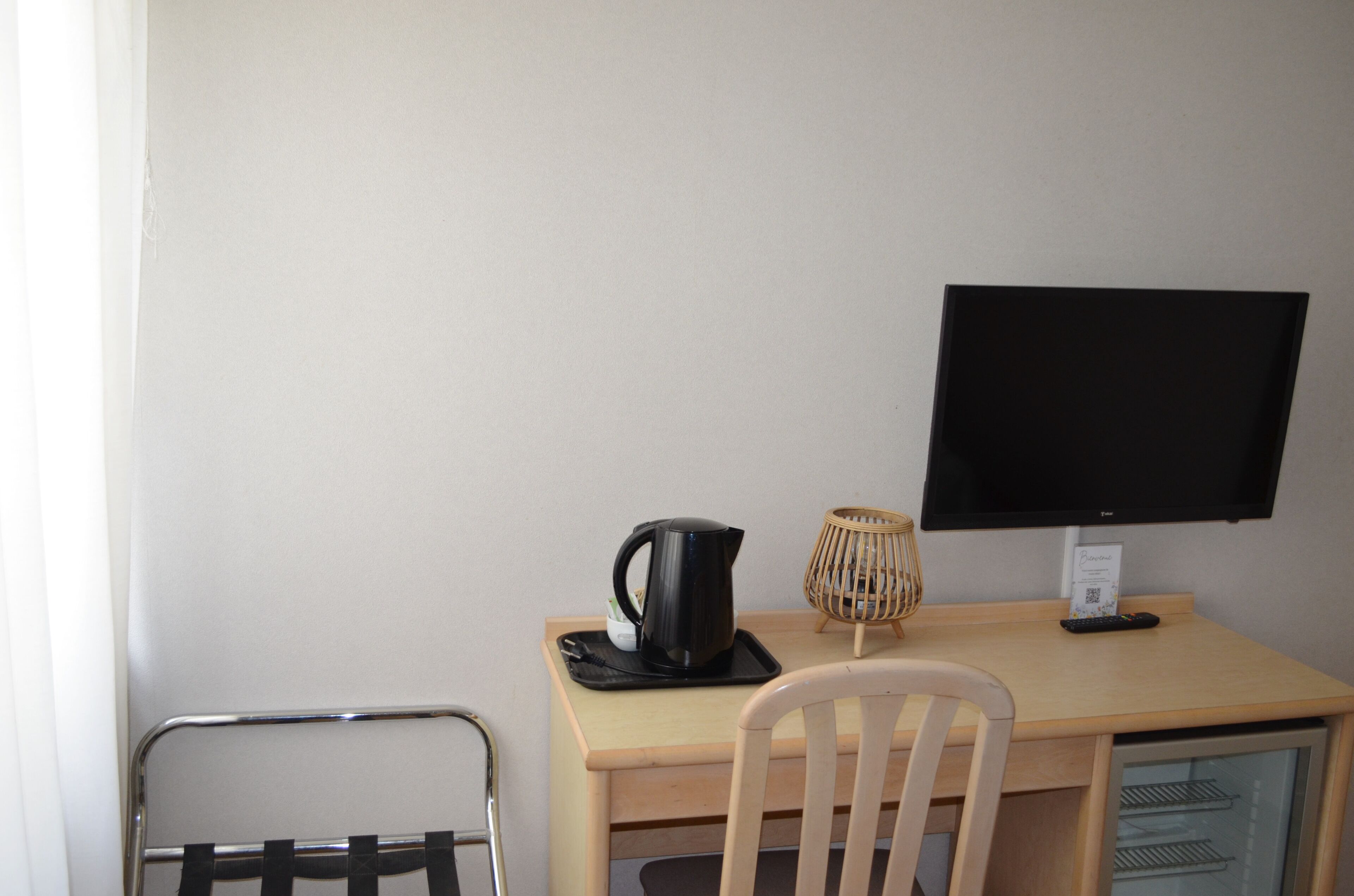 comfort room | premium bedding, minibar, in-room safe, desk