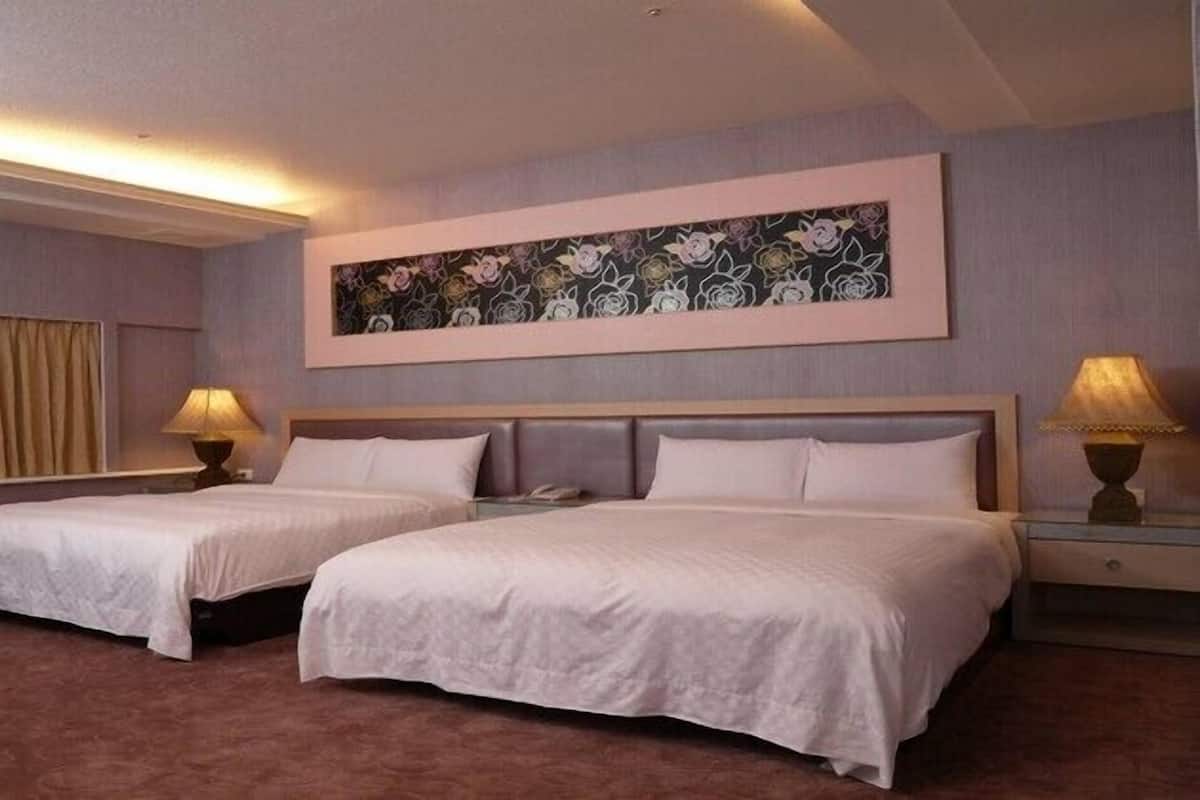 Down duvets, desk, soundproofing, free WiFi