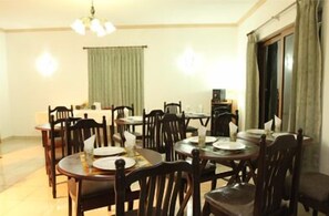 Breakfast (EUR 7.00 per person)