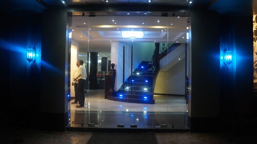 Oakspring Hotel & Luxury Suites