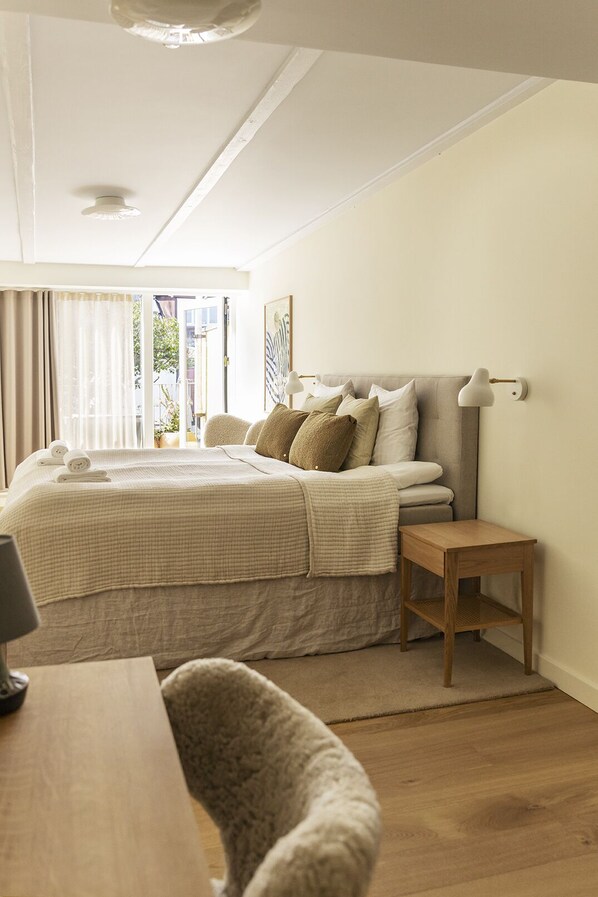 Desk, blackout drapes, free WiFi, bed sheets - Grønbechs Hotel (Allinge)