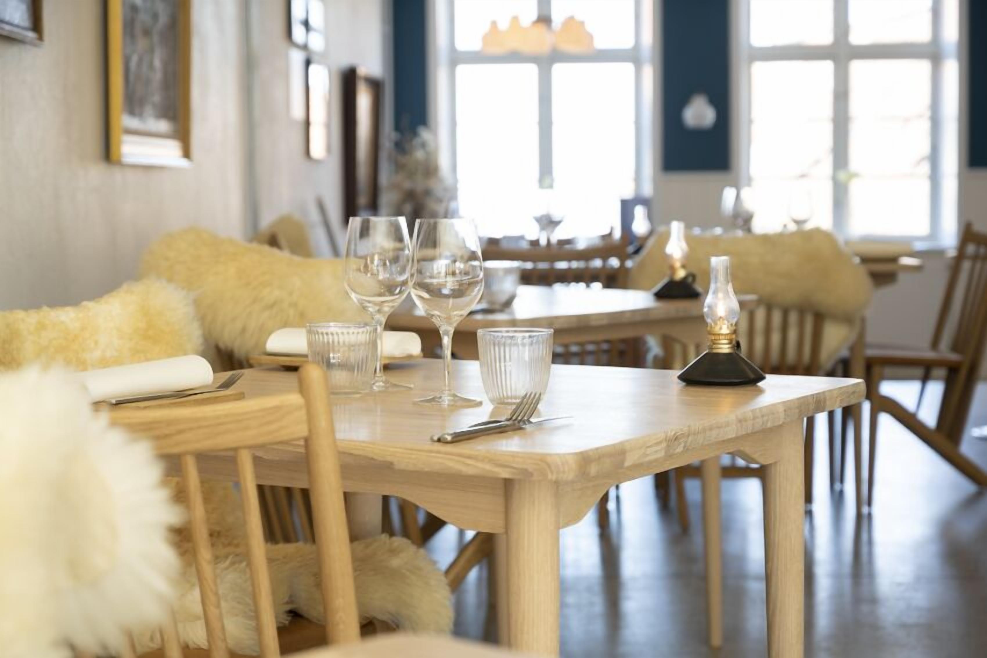 breakfast and dinner served