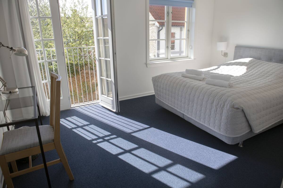 double room (bed is 140-160cm) | 1 bedroom, desk, blackout curtains, cots/infant beds