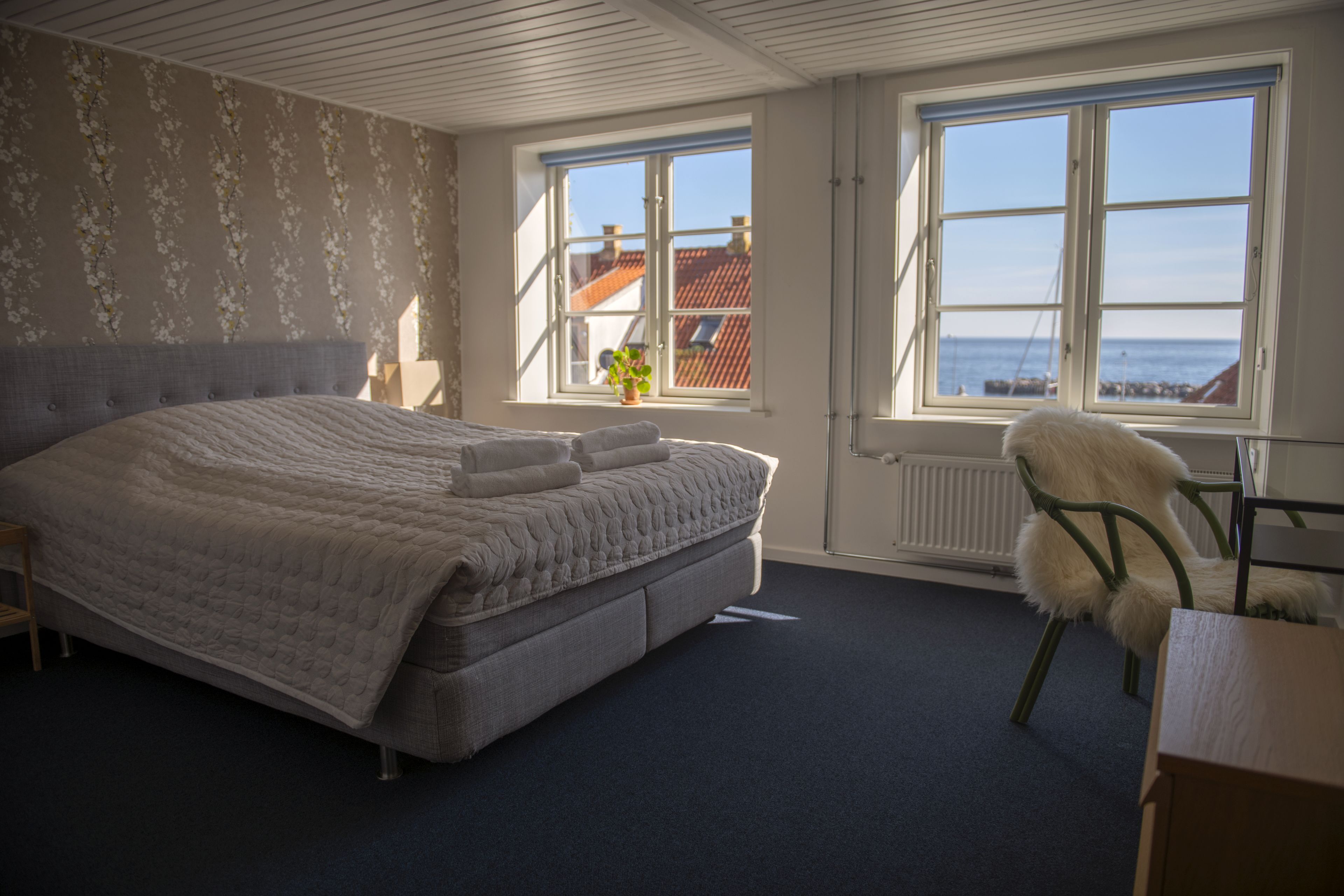 double room (bed is 160cm) | 1 bedroom, desk, blackout curtains, cots/infant beds