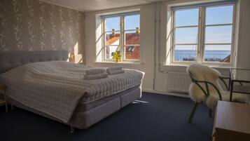 Dobbeltværelse - udsigt til havn - seng er 140-160cm | Skrivebord, mørklægningsgardiner, baby-/barnesenge (tillægsgebyr)
