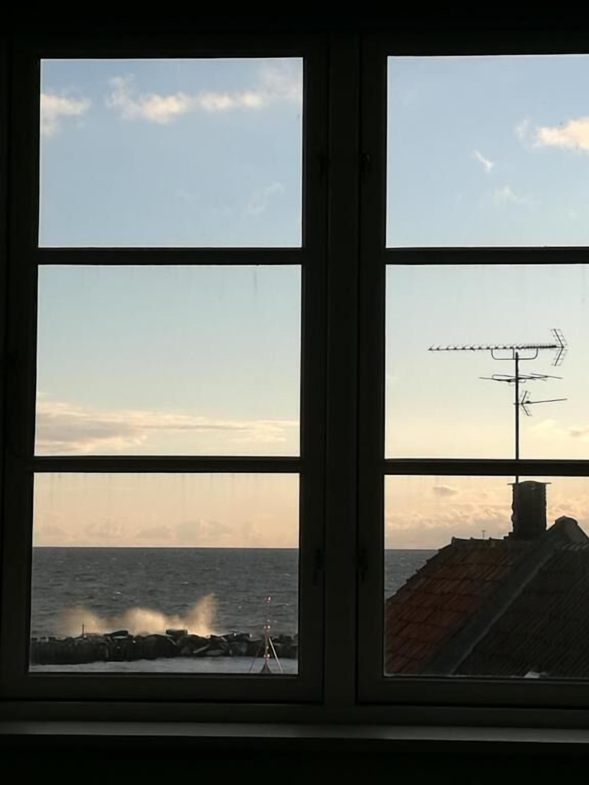Escritorio, cortinas blackout, cunas y wifi gratis 