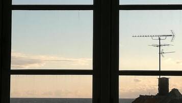 Tweepersoonskamer, uitzicht op haven | Een bureau, verduisterende gordijnen, gratis wifi, beddengoed