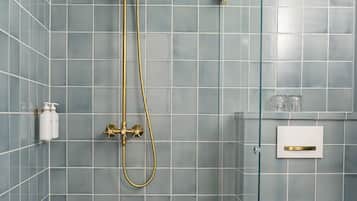Double Room, Harbor View | Bathroom | Shower, designer toiletries, hair dryer, towels