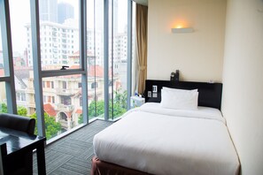 Minibar, in-room safe, desk, free WiFi - Sakura Hotel II (Hanoi)