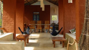 Bungalow, 3 chambres | Bureau, chambres insonorisées, Wi-Fi gratuit